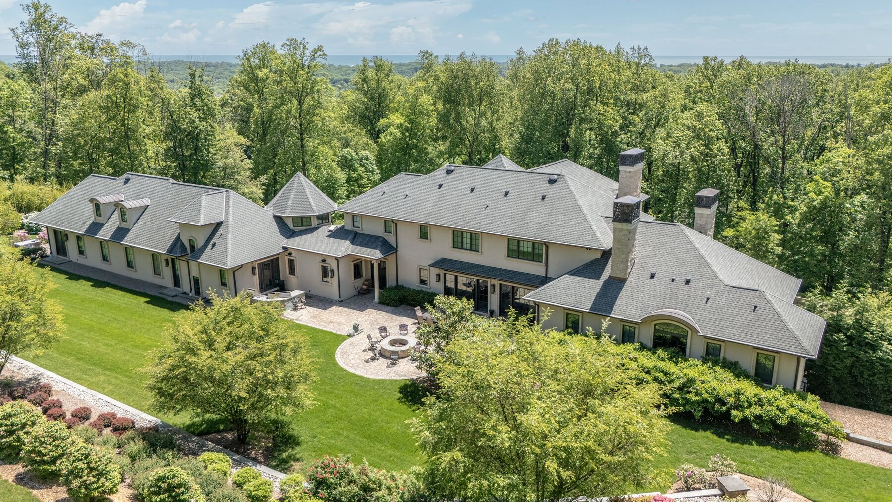 aerial view of the estate grounds at The Somerset