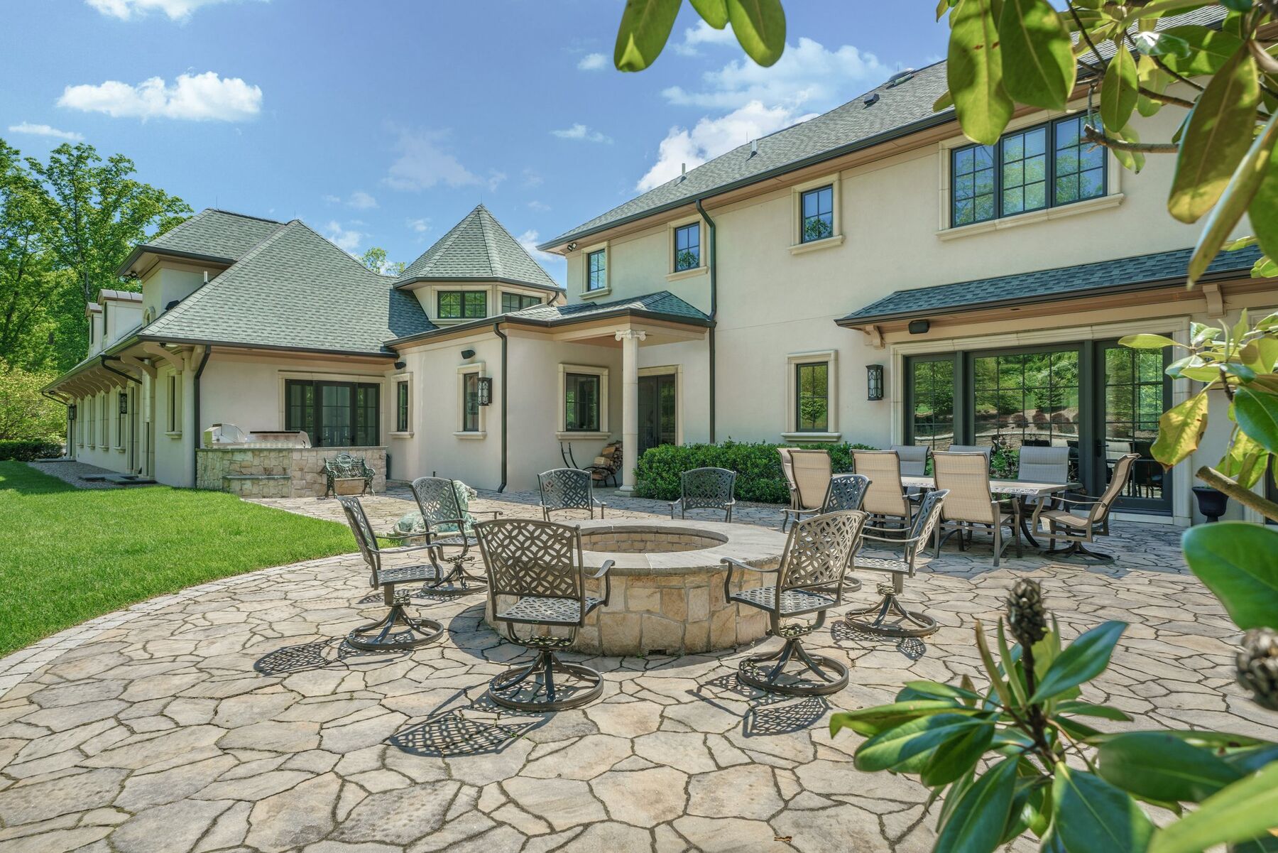 4 Mason Hill Road, Warren, NJ — stone terrace and outdoor living space at The Somerset